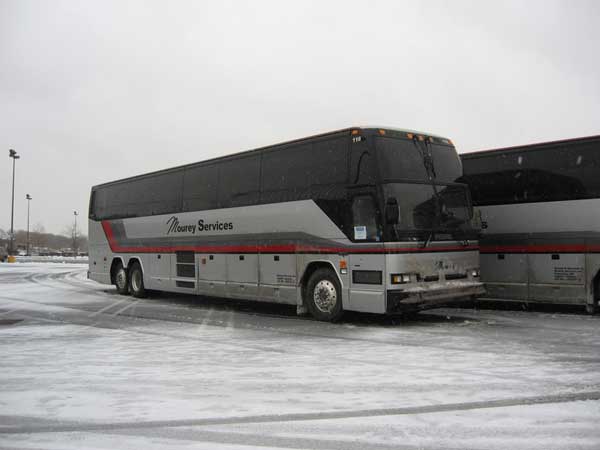 在深圳為什么越來(lái)越多的人喜歡選擇租大巴車(chē)呢?