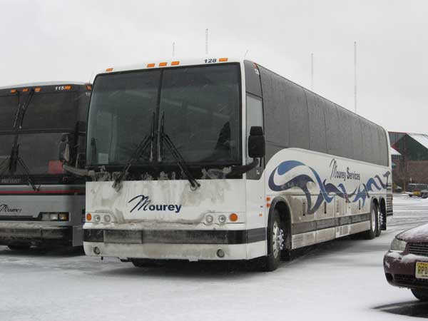 巴士租車(chē)解析乘坐大巴車(chē)哪些位置較為危險(xiǎn)?