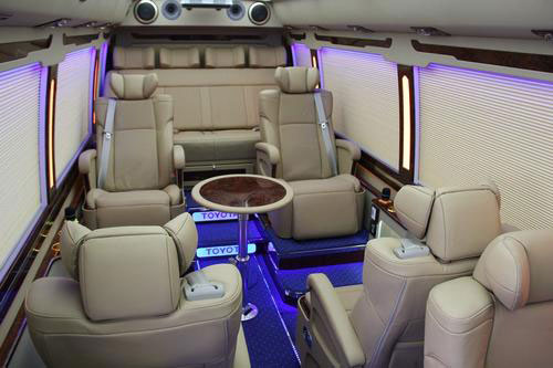 明星接待用車是一種什么體驗？鴻鳴商務接待用車告訴你